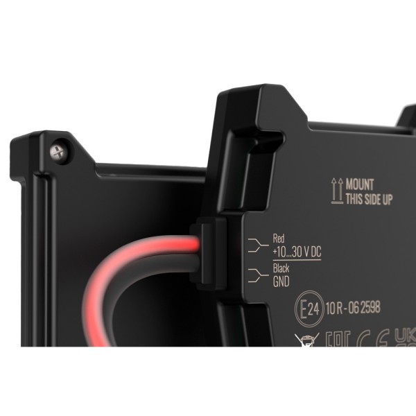 Comprar TELTONIKA TK-FMC880 Tracker Plug &amp; Play para vehículos - Conexión batería de vehículo - Instalación oculta bajo capó