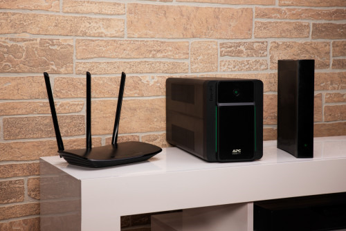 APC Easy UPS sistema de alimentación ininterrumpida (UPS) Línea interactiva 1,2 kVA 650 W (5)