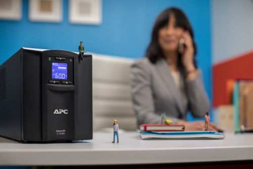 APC SMC1000IC sistema de alimentación ininterrumpida (UPS) Línea interactiva 1 kVA 600 W 8 salidas AC (10)