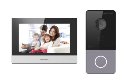 Comprar HIKVISION INTERCOM DS-KIS603-P(C) Kit videoportero IP WiFi Placa de calle cámara 2MP  + Monitor 7" Lector MF APP P2P Montaje Superficie Hikvision