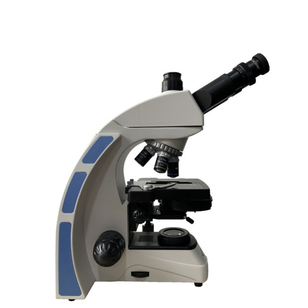 Microscopio trinocular digital Levenhuk MED D45T LCD