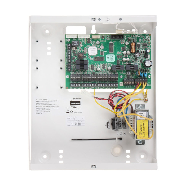 Panel de control híbrido PCX de Pyronix. 8 entradas de zona cableada en placa. Ampliable a 78 zonas, con hasta 64 zonas vía radi