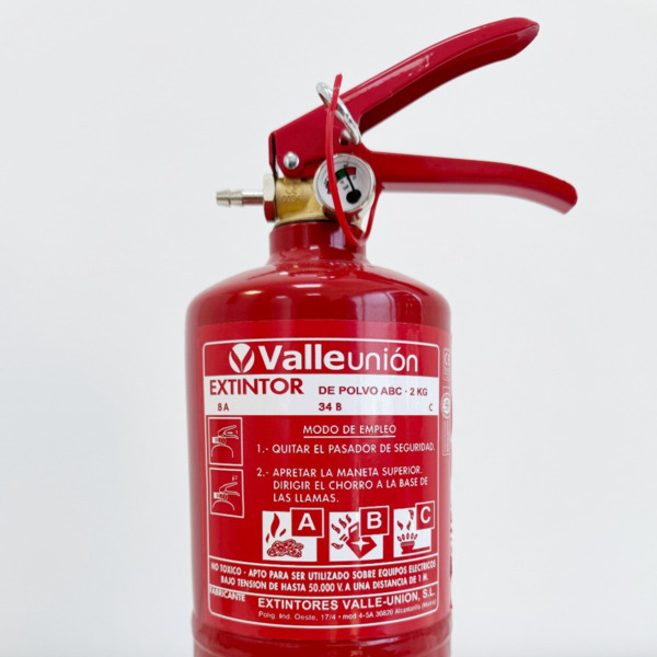 VALLEUNION VU-2-PP Extintor polvo ABC 2Kg eficacia 8A34BC con soporte de plástico. Certificado, homologado y marcado CE. (1)